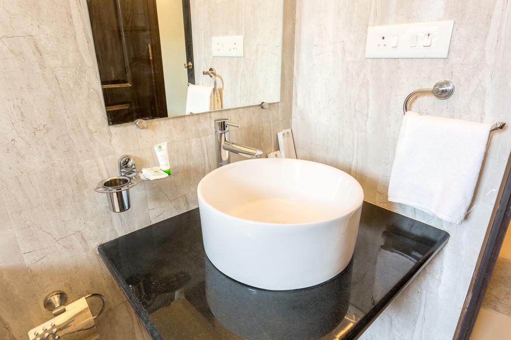 Treebo Trend Zeebo Suites Arpora Ngoại thất bức ảnh